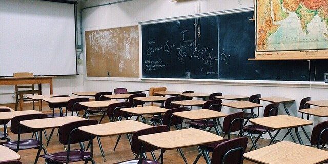 classroom-g624ffd419_640