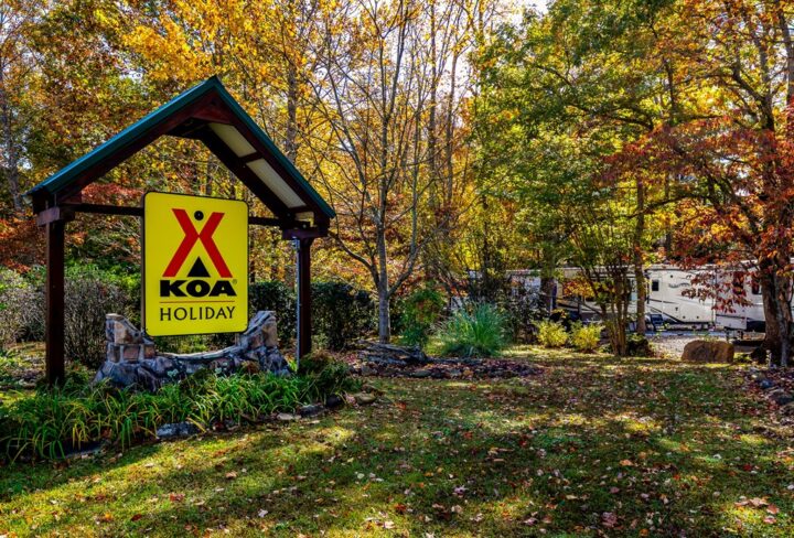 Hiawassee_KOA_Holiday_Signage_1